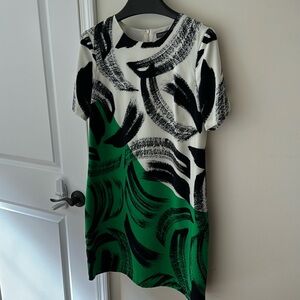Vince Camuto abstract short sleeve shift dress